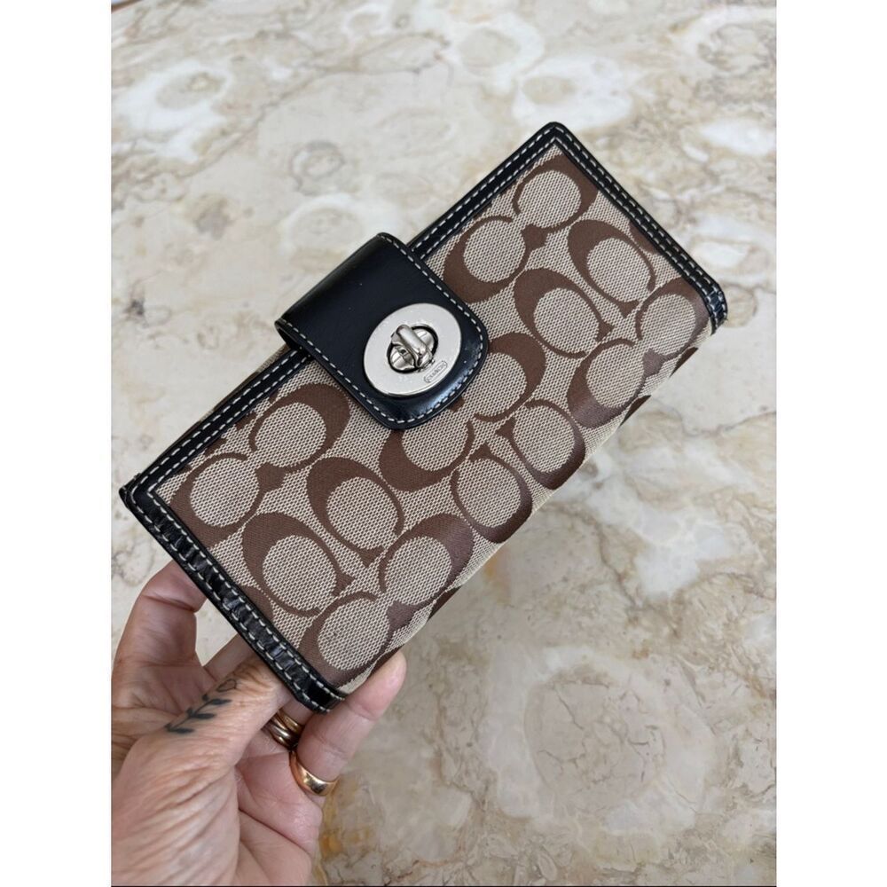 Coach Vintage Signature "C" Turn Lock Tri-Color Brown Tan Black Wallet